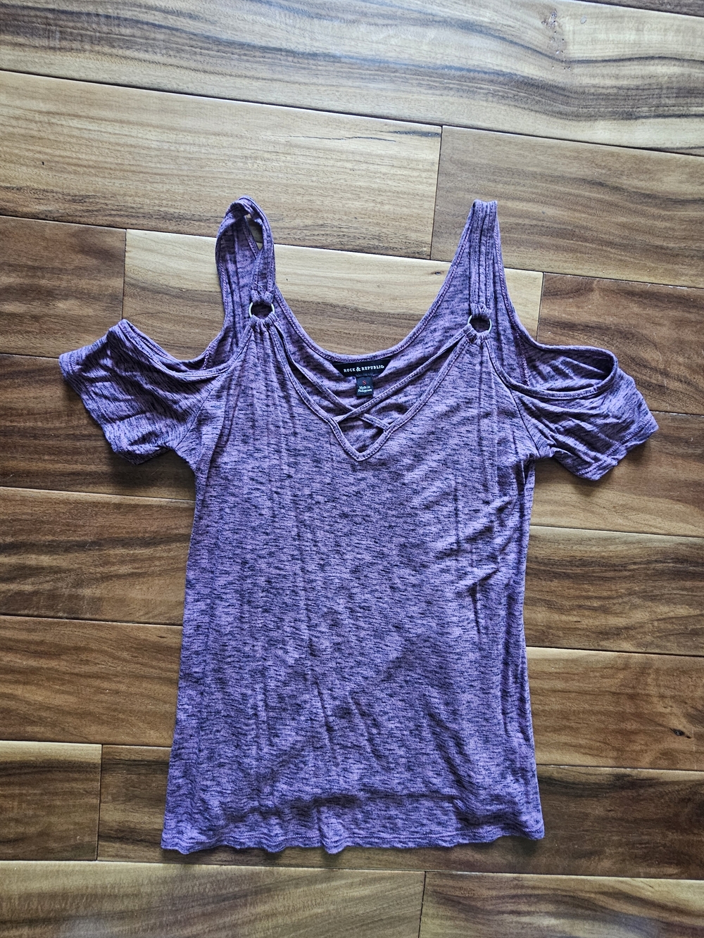 Rock & Republic Plum Cold-Shoulder V-Neck Tank Top with Ring Details